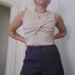 3/20$• ZARA FAUX SUEDE DRAPE CREAM CROP TOP SIZE M